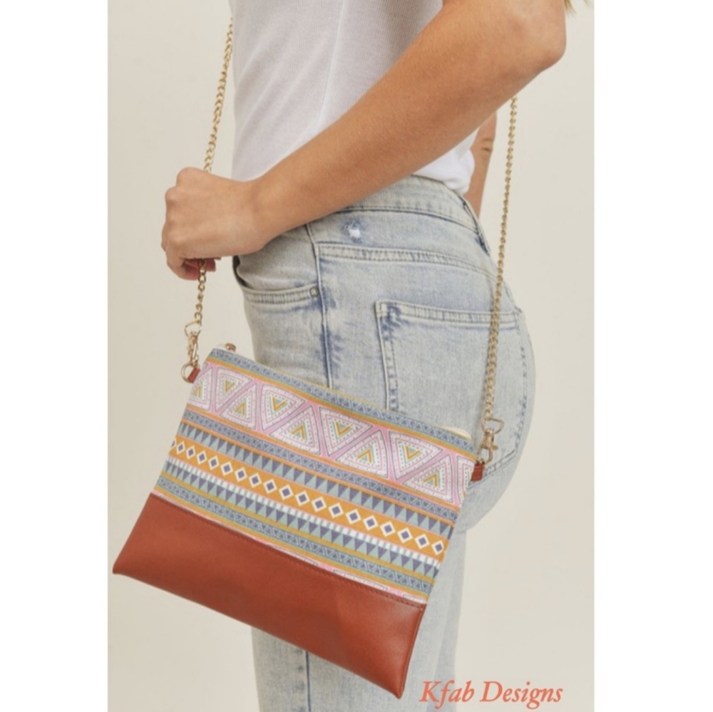 BEAUTIFUL Aztec Design Crossbody/Wristlet/Clutch